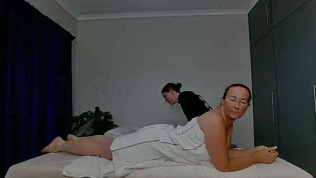 C1eopatra online show from February 16, 2025, 6:32 pm