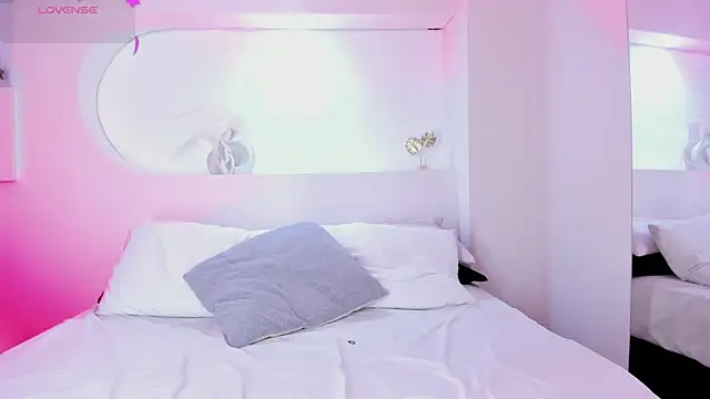 violeta marinn online show from February 14, 2025, 11:21 am