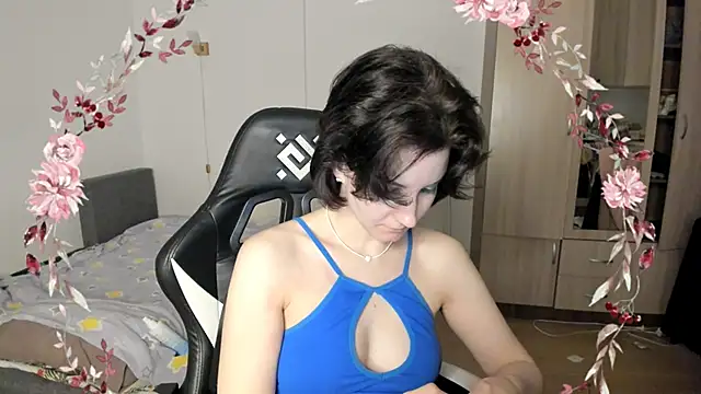 Snapshot of Bridget_fitness chatting on March 12, 2025, 4:35 pm Bridget fitness online show from March 12, 2025, 4:35 pm