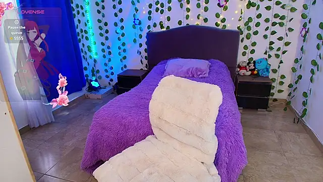 hazel lee ross online show from December 7, 2024, 2:52 pm