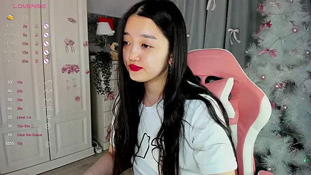 FreyaRaya online show from December 18, 2025, 2:05 am