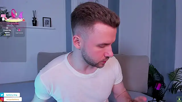 EnriqueBarberry online show from April 11, 2026, 7:45 am