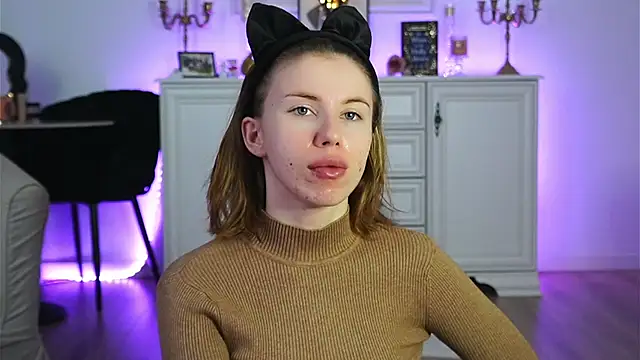 ivyleague  online show from November 3, 2025, 3:34 am