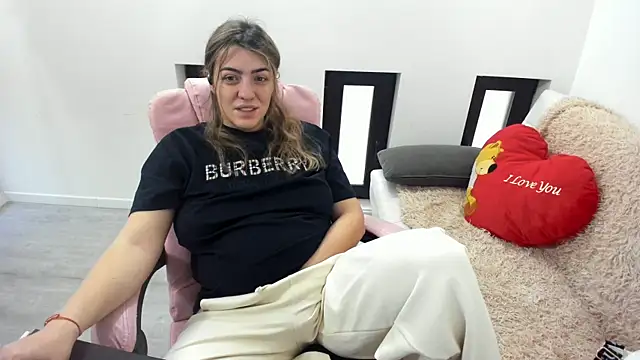 Snapshot of Dyana_Kaylinn chatting on March 22, 2026, 5:21 am Dyana Kaylinn online show from March 22, 2026, 5:21 am