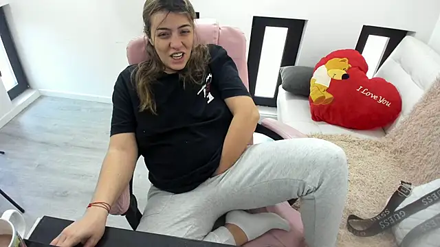 Snapshot of Dyana_Kaylinn chatting on April 10, 2026, 4:30 am Dyana Kaylinn online show from April 10, 2026, 4:30 am