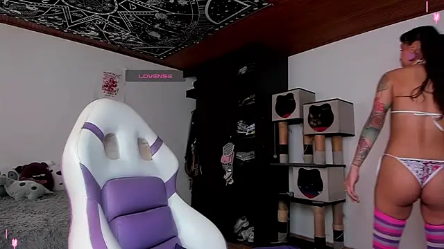 Snapshot of devadolll chatting on April 2, 2026, 8:04 pm devadolll online show from April 2, 2026, 8:04 pm