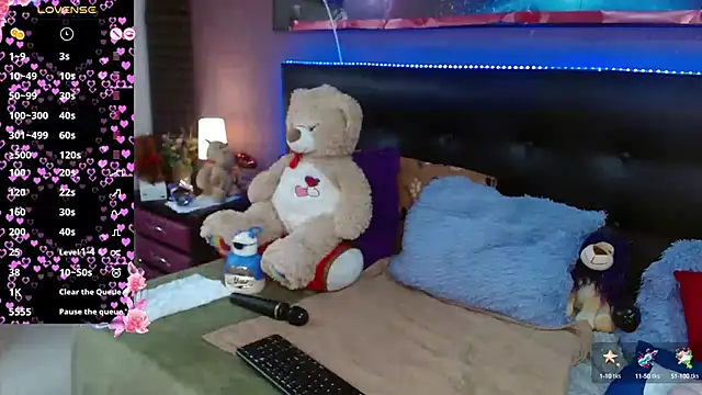 Snapshot of Nadia_84 chatting on March 14, 2025, 8:38 pm Nadia 84 online show from March 14, 2025, 8:38 pm