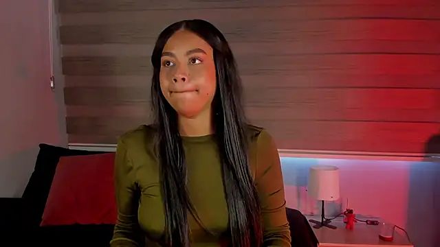 nayah   online show from November 25, 2025, 9:04 pm