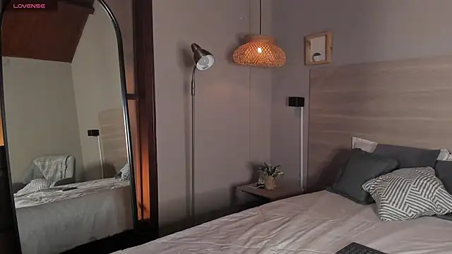 nayah   online show from April 13, 2026, 8:02 pm