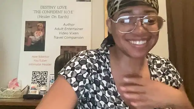 MommyConfident online show from June 7, 2026, 7:41 pm