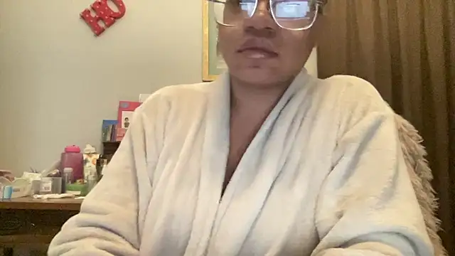 MommyConfident online show from December 14, 2025, 8:36 pm