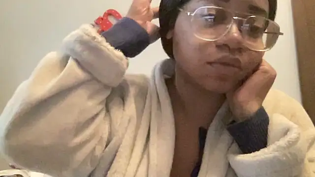 MommyConfident online show from November 14, 2025, 3:37 pm