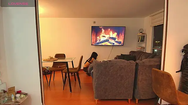 samy jonnes  online show from April 16, 2026, 12:11 am