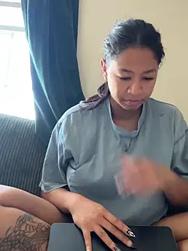 VanessaBling online show from November 2, 2025, 3:39 pm