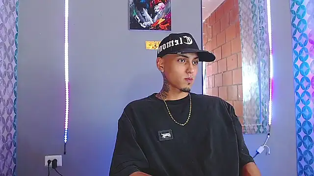 Liam lee online show from April 19, 2026, 8:33 pm