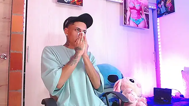 Liam lee online show from November 17, 2025, 6:23 pm