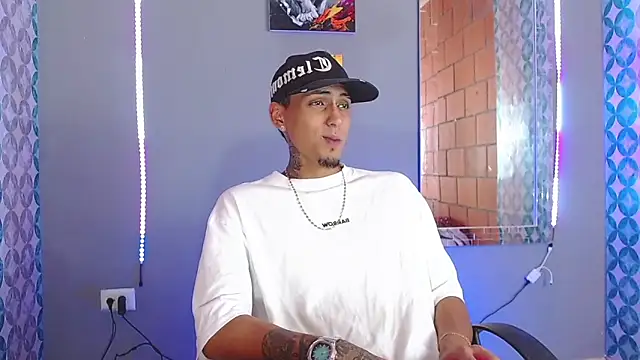 Liam lee online show from April 17, 2026, 8:55 pm