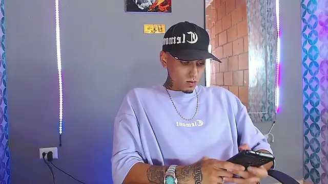 Liam lee online show from April 21, 2026, 8:26 pm