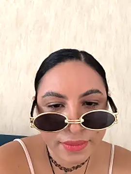 Francesca ferrari online show from October 25, 2025, 3:56 pm