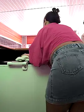 Francesca ferrari online show from April 21, 2026, 8:48 pm