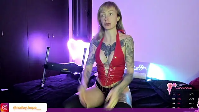 Snapshot of haileyhope_ chatting on December 17, 2024, 5:36 pm haileyhope online show from December 17, 2024, 5:36 pm