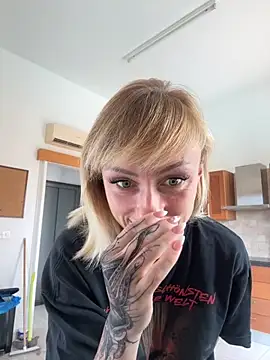 Snapshot of haileyhope_ chatting on October 3, 2025, 8:49 am haileyhope online show from October 3, 2025, 8:49 am