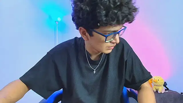 TylerWhite  online show from December 4, 2025, 4:00 am