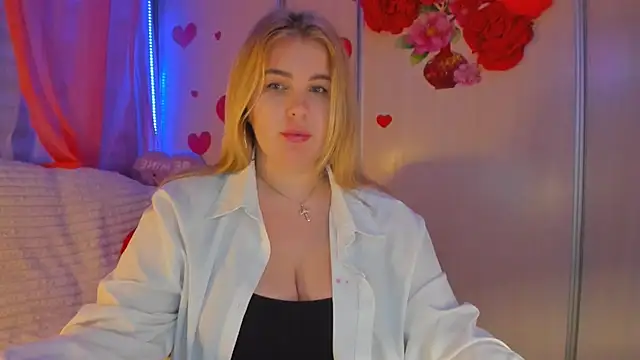 Snapshot of CoraSwon chatting on March 4, 2025, 9:00 pm CoraSwon online show from March 4, 2025, 9:00 pm