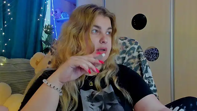 Snapshot of CoraSwon chatting on March 24, 2026, 6:46 am CoraSwon online show from March 24, 2026, 6:46 am