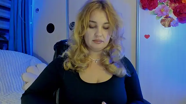 Snapshot of CoraSwon chatting on November 26, 2025, 7:36 pm CoraSwon online show from November 26, 2025, 7:36 pm