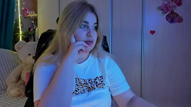 Snapshot of CoraSwon chatting on March 5, 2026, 5:20 pm CoraSwon online show from March 5, 2026, 5:20 pm