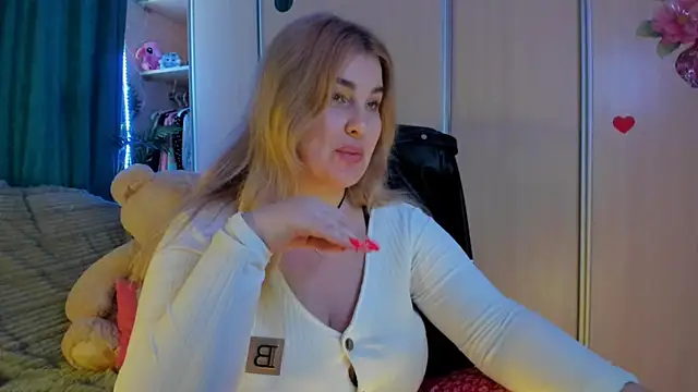 Snapshot of CoraSwon chatting on March 6, 2026, 12:22 pm CoraSwon online show from March 6, 2026, 12:22 pm