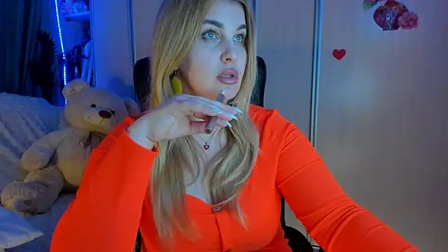 Snapshot of CoraSwon chatting on April 10, 2026, 5:42 pm CoraSwon online show from April 10, 2026, 5:42 pm