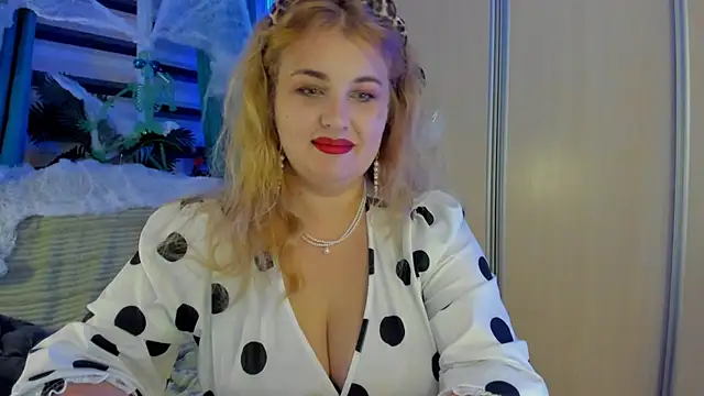 Snapshot of CoraSwon chatting on October 31, 2025, 10:38 pm CoraSwon online show from October 31, 2025, 10:38 pm