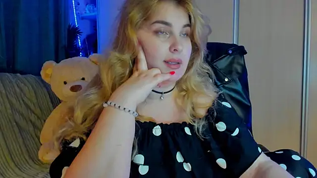 Snapshot of CoraSwon chatting on March 28, 2026, 6:31 pm CoraSwon online show from March 28, 2026, 6:31 pm