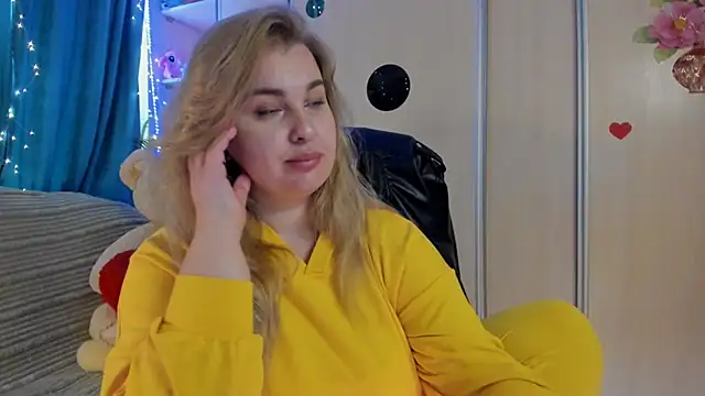 Snapshot of CoraSwon chatting on March 10, 2026, 2:32 pm CoraSwon online show from March 10, 2026, 2:32 pm