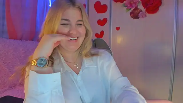 Snapshot of CoraSwon chatting on March 2, 2025, 12:20 am CoraSwon online show from March 2, 2025, 12:20 am