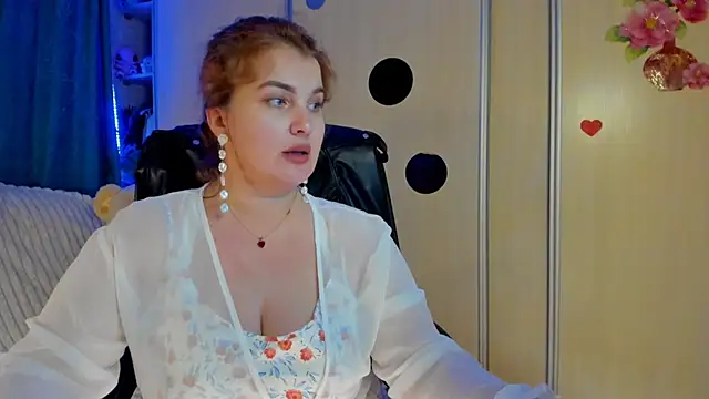 CoraSwon online show from May 18, 2026, 6:01 pm