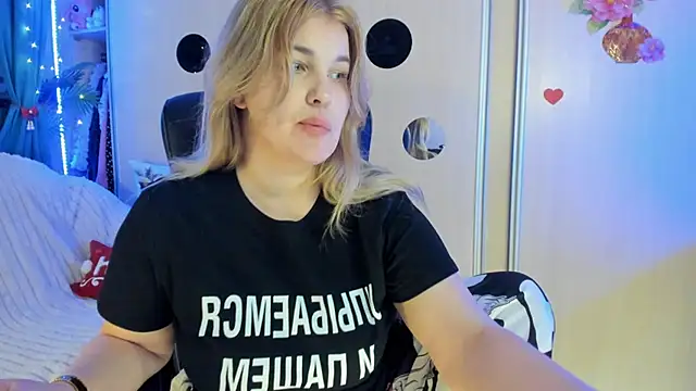 Snapshot of CoraSwon chatting on January 5, 2026, 5:27 pm CoraSwon online show from January 5, 2026, 5:27 pm