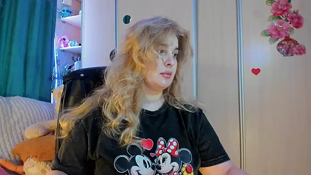 Snapshot of CoraSwon chatting on March 7, 2026, 2:22 pm CoraSwon online show from March 7, 2026, 2:22 pm