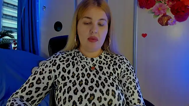 Snapshot of CoraSwon chatting on November 23, 2025, 12:26 pm CoraSwon online show from November 23, 2025, 12:26 pm