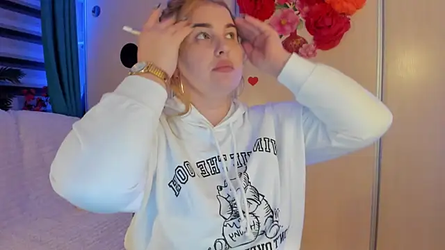 Snapshot of CoraSwon chatting on October 29, 2025, 11:36 pm CoraSwon online show from October 29, 2025, 11:36 pm