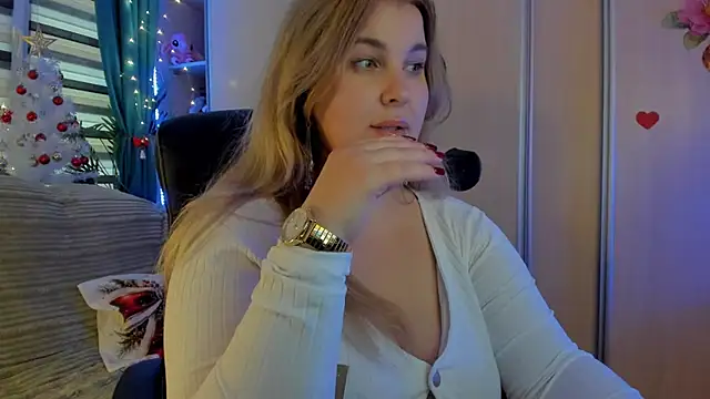 Snapshot of CoraSwon chatting on December 23, 2025, 9:19 am CoraSwon online show from December 23, 2025, 9:19 am