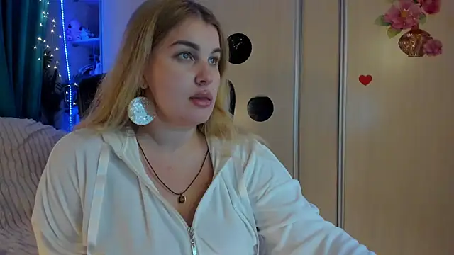 Snapshot of CoraSwon chatting on March 16, 2026, 6:10 pm CoraSwon online show from March 16, 2026, 6:10 pm