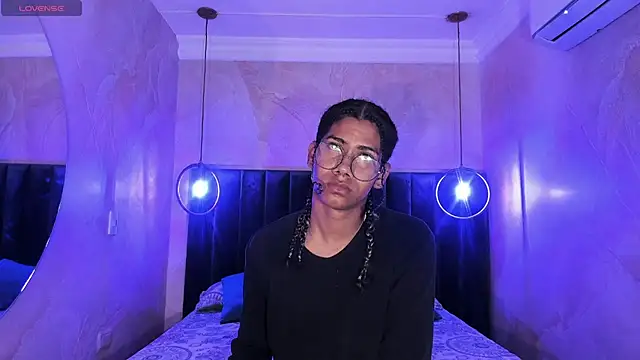 Maxim-Walker online show from November 18, 2025, 3:21 am