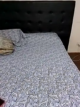 littlebrunett online show from March 17, 2025, 1:18 pm