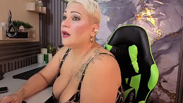 GianellaCox  online show from August 1, 2026, 12:03 pm