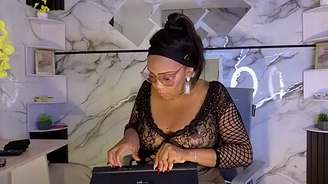 AmberNix online show from July 28, 2026, 1:32 pm
