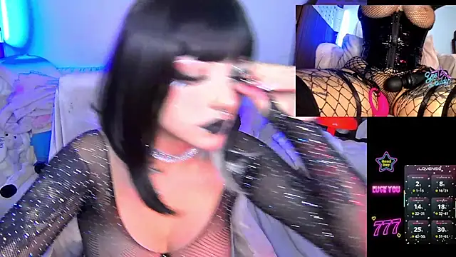 Snapshot of HollyDominic chatting on June 27, 2026, 11:38 am HollyDominic online show from June 27, 2026, 11:38 am