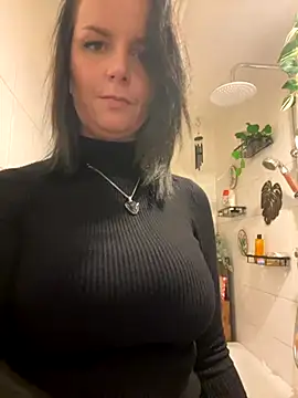 Off  Melonenmandy online show from November 28, 2025, 7:36 pm